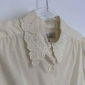 Vintage Karen Scott Button Up Top Women's Size 10 Cream Embroidered Lace Detail